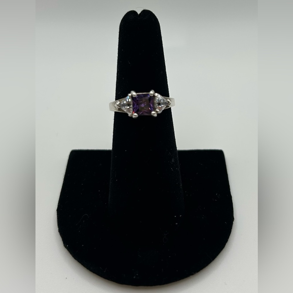 Sterling Silver Ring Purple Gemstone & 2 imitation diamond stones size 5.5 to 6